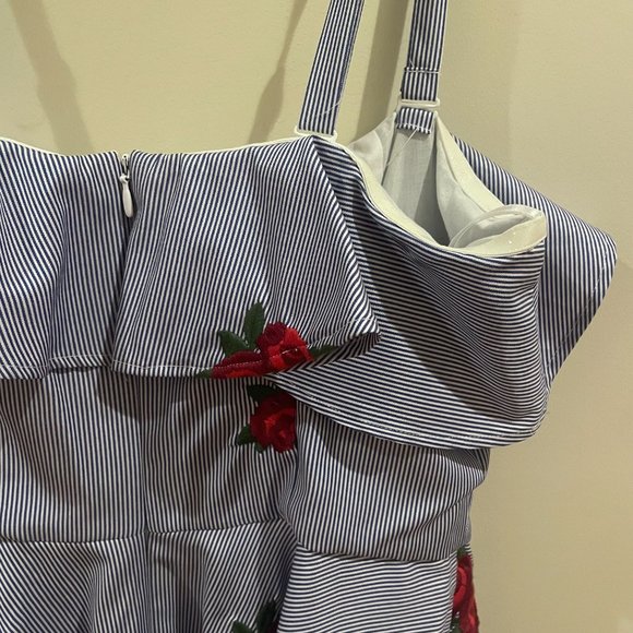 GUESS dress, size Medium, blue & white - Picture 4 of 8